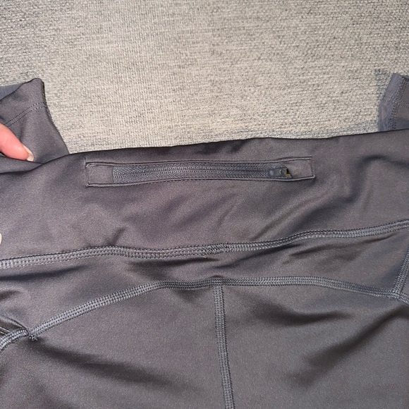 Gray athletic leggings - Picture 2 of 3